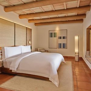 Grand Butler Service 1 Bedroom Suite 1 King Ocean view